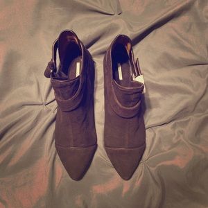 Leon max ankle suede boots (max studio)